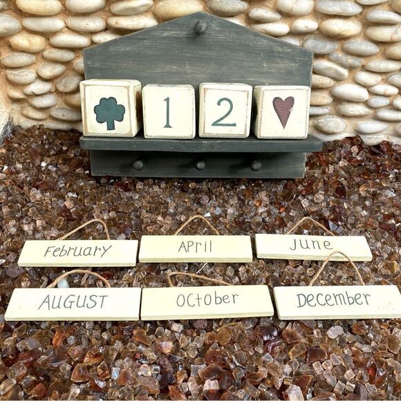 🏡HANGING WOODEN YEARLY WALL CALENDAR with decorative numbers and blocks. ECU! - Picture 5 of 10